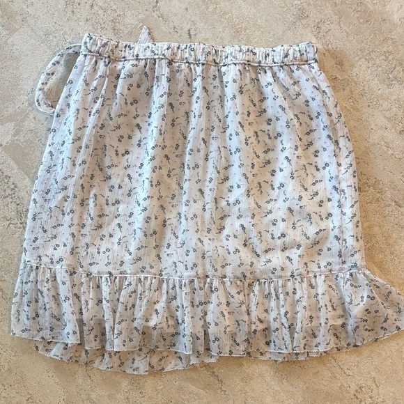 Abercrombie & Fitch size Medium Floral Ruffle Skirt - Picture 4 of 5